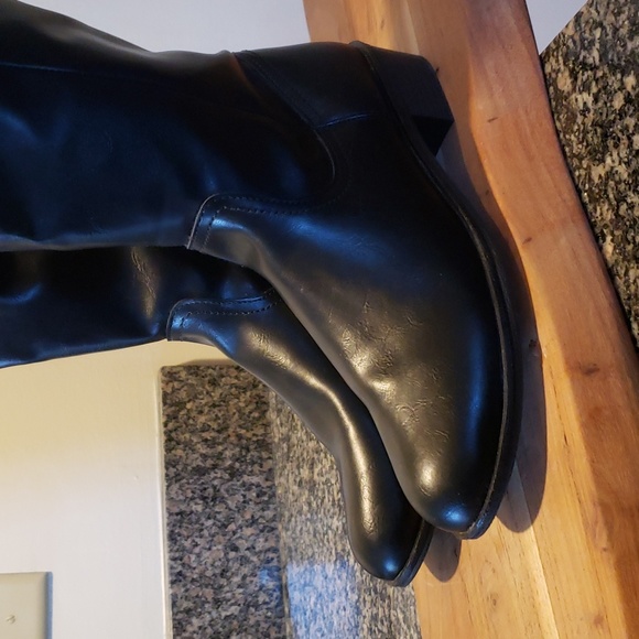 St John's Bay Boot - Picture 4 of 15